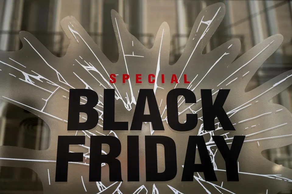 Black Friday vs. Cyber Monday: Which Day Has Better Deals? Experts Weigh In (2025 Guide)